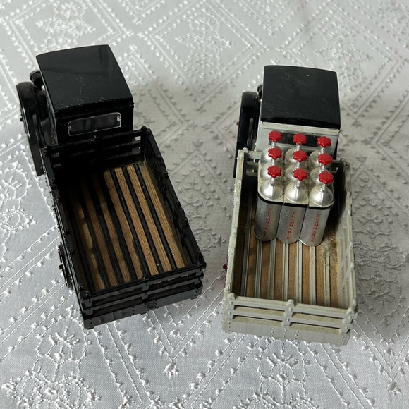 1923 Chevy💥RARE FINDINGS💥(2) 1 Ton Truck National Motor Museum Mint Die Cast - Picture 11 of 12